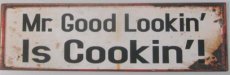 Tekstbord 039 Tekstbord: Mr good lookin' is cookin'! EM2056