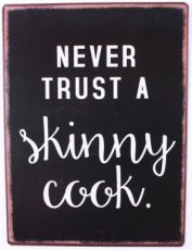 Tekstbord 057 Tekstbord: Never trust a skinny cook EM6058